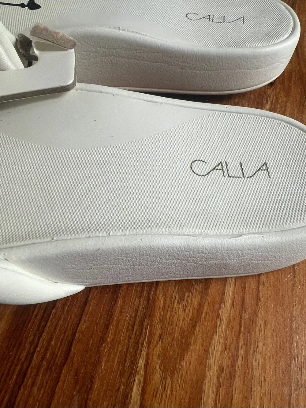 Calia by Carrie Underwood White Slide Sandals Slide Shower Shoe for women’s 7